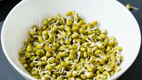 What are the benefits of eating moong sprouts in the morning?