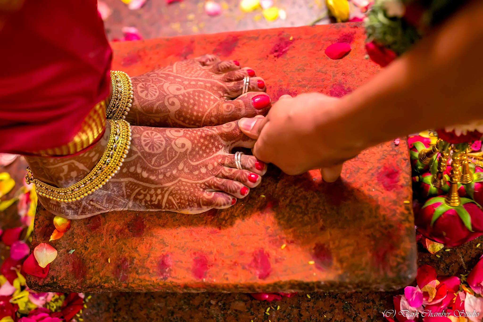 Why do Hindus not wear gold on their feet?