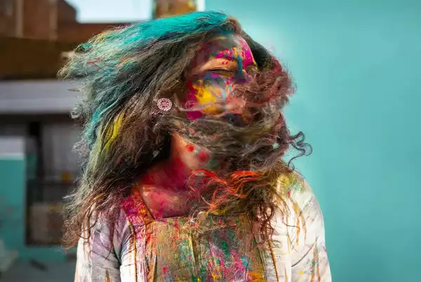 How To Remove Color And Gulal From Hair After Playing Holi?