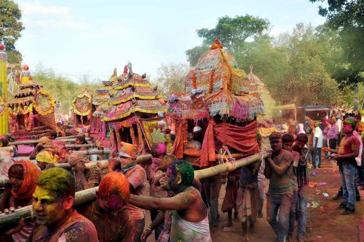 Why is Dola Purnima celebrated?