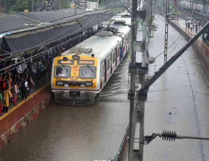 IMD Issued Red Alert To Mumbai: For Heavy Rains And Flood Chaos
