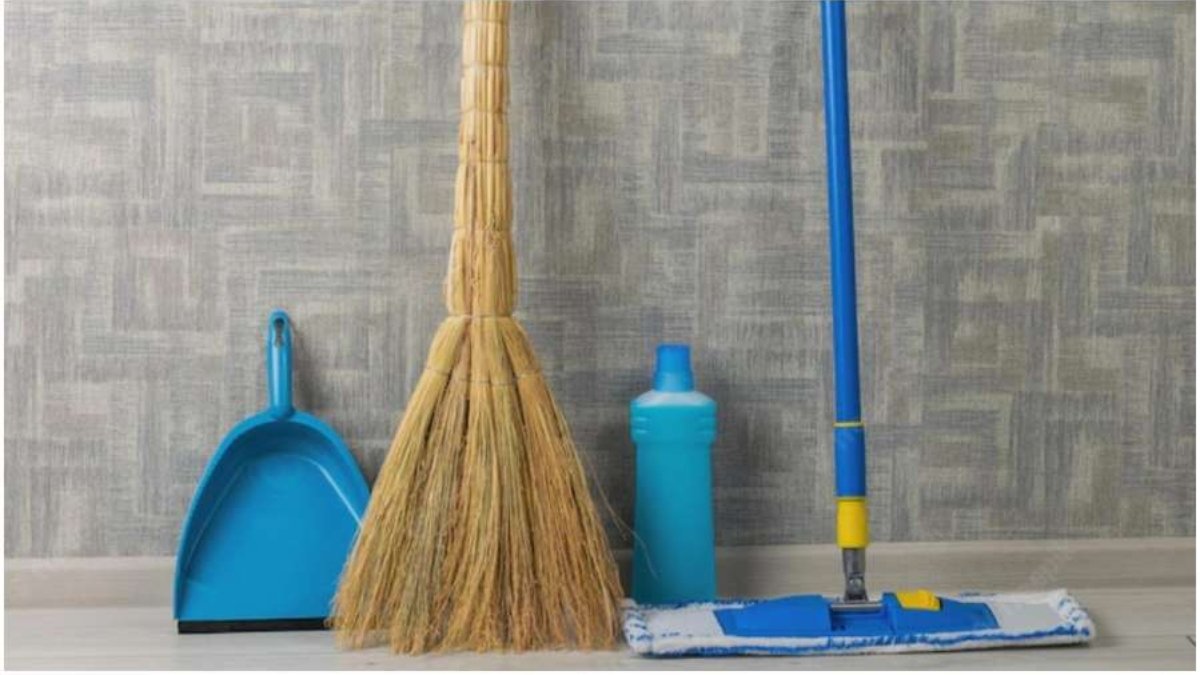 Where To Keep Brooms (Jhadu) And Mops As Per Vastu?