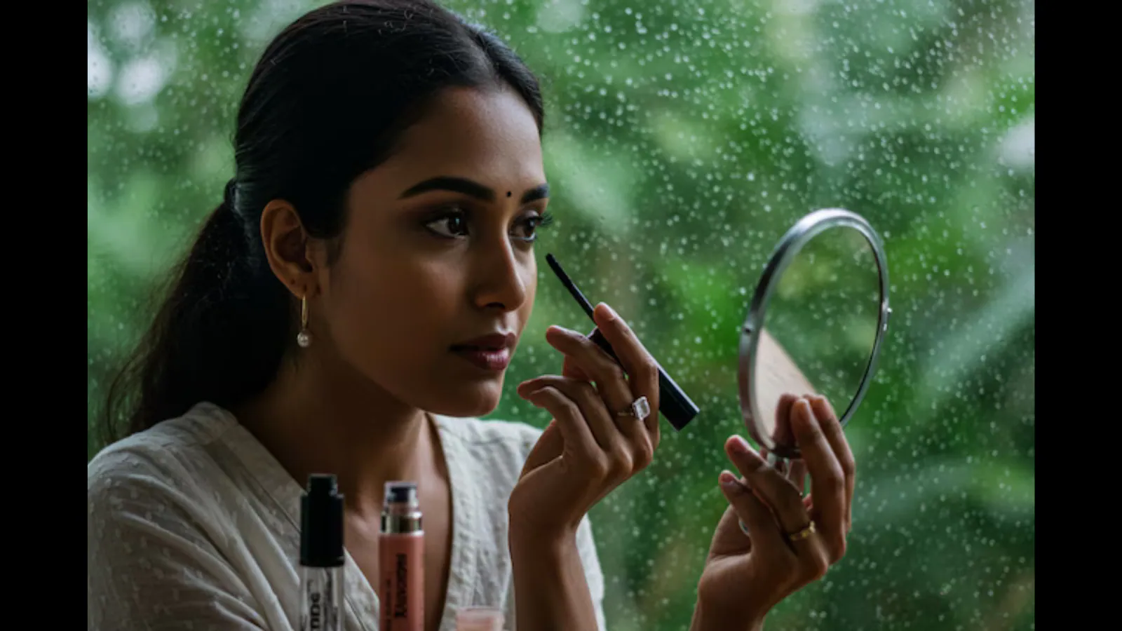 Monsoon Makeup Tips: How To Take Care Of Makeup In The Rain