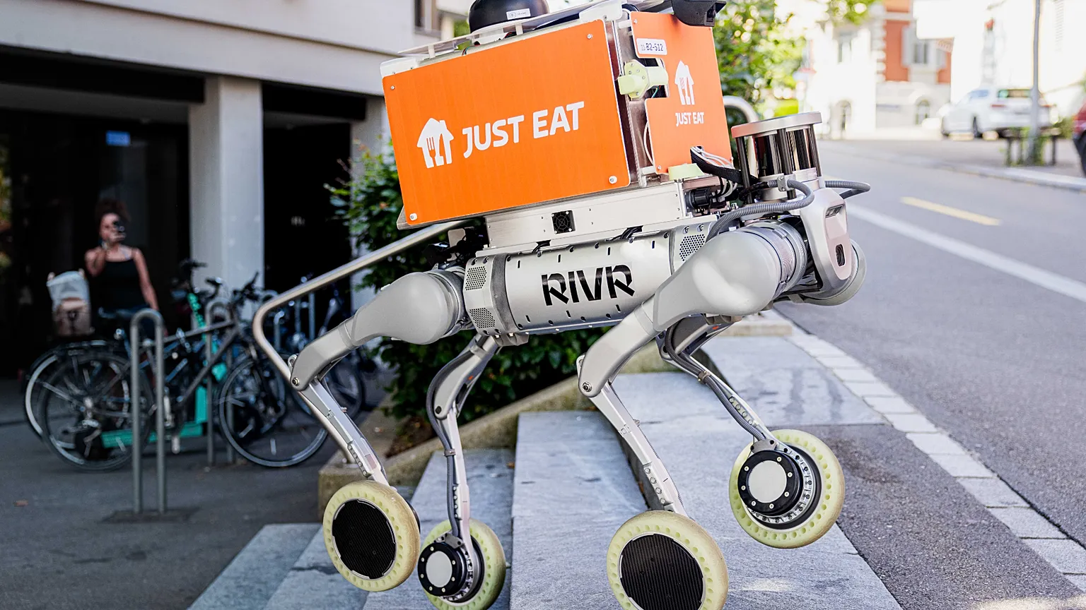 Now AI Dogs Deliver Food , Know How They Will Work ?