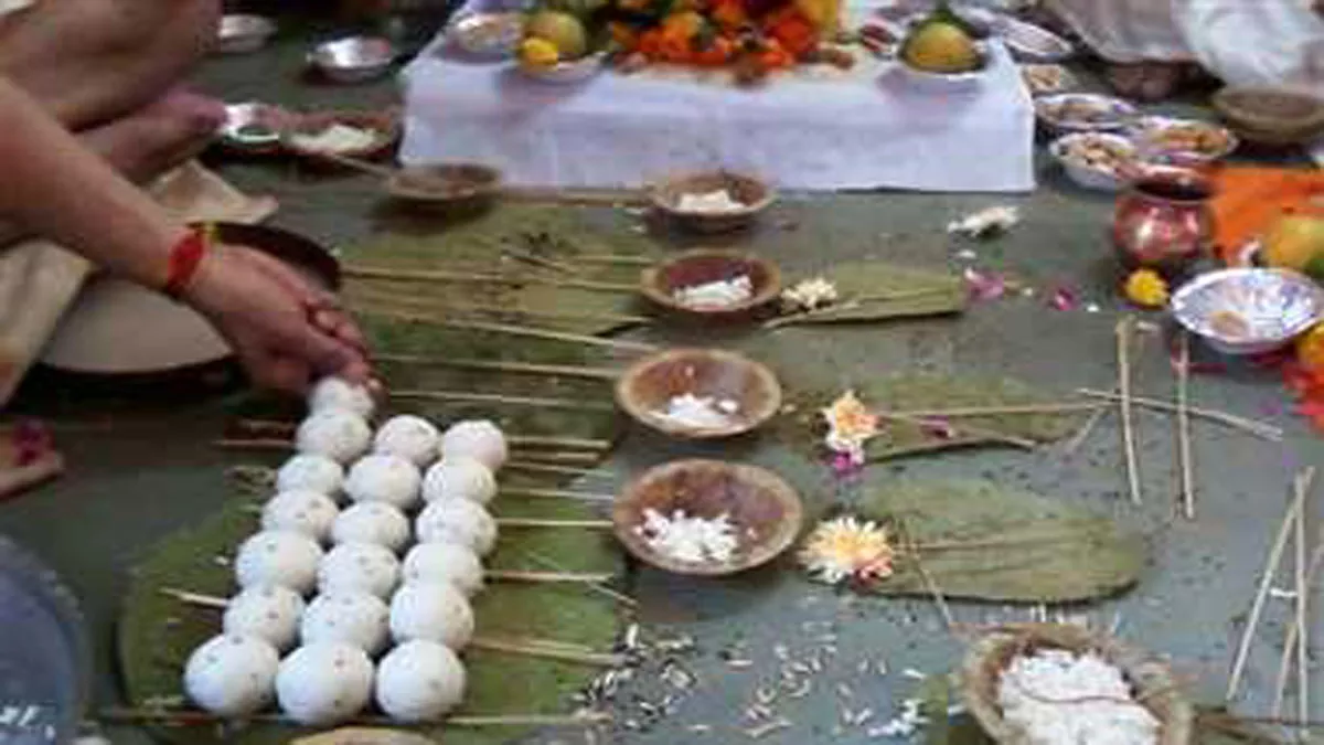 Pitru Paksha 2025 : The Only Temple In The World Where Living People Perform Their Own Shradh