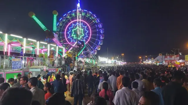 Panic at Odisha’s Bali Yatra as Giant Wheel Malfunctions, 8 Stranded 70 Feet Above Ground