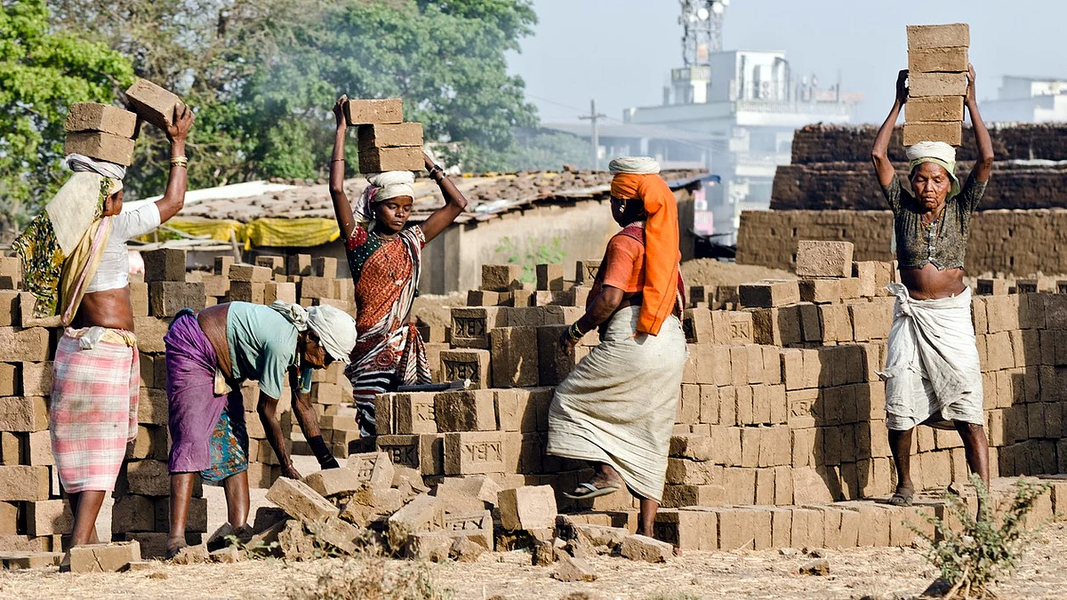 Government Implements Four Labour Codes, Scraps 29 Old Laws — Check Full Details