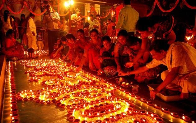Kartik Purnima Special: Light a 365-Wick Diya to Invite Year-Round Blessings