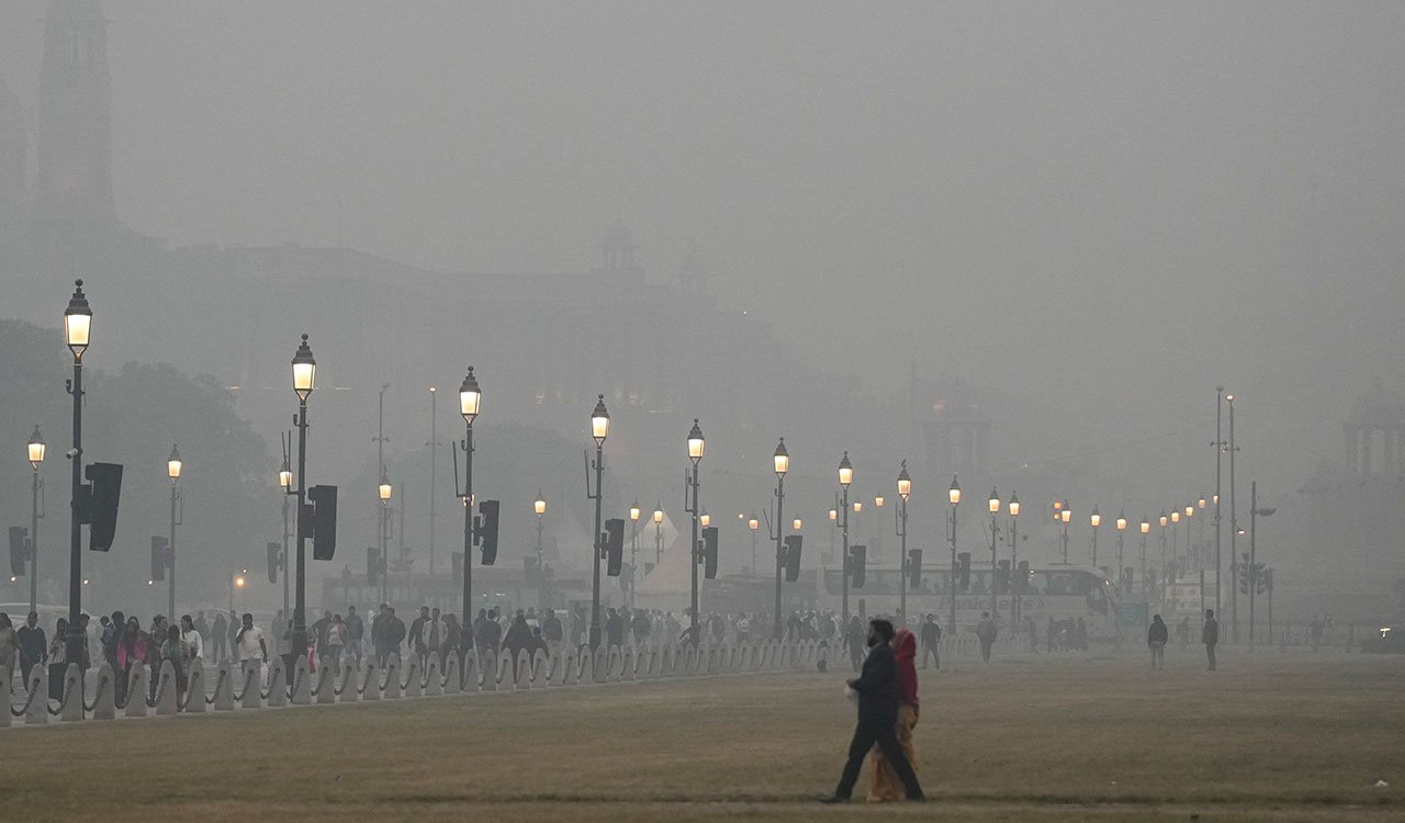 Delhi-NCR Chokes Under Toxic Smog, Visibility Drops to Zero