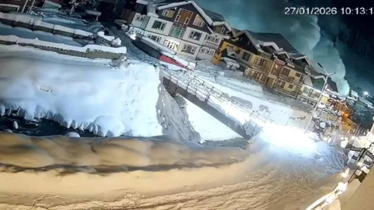 Terrible Landslide On Sonmarg, Everyone Is Scared After Watching The Video