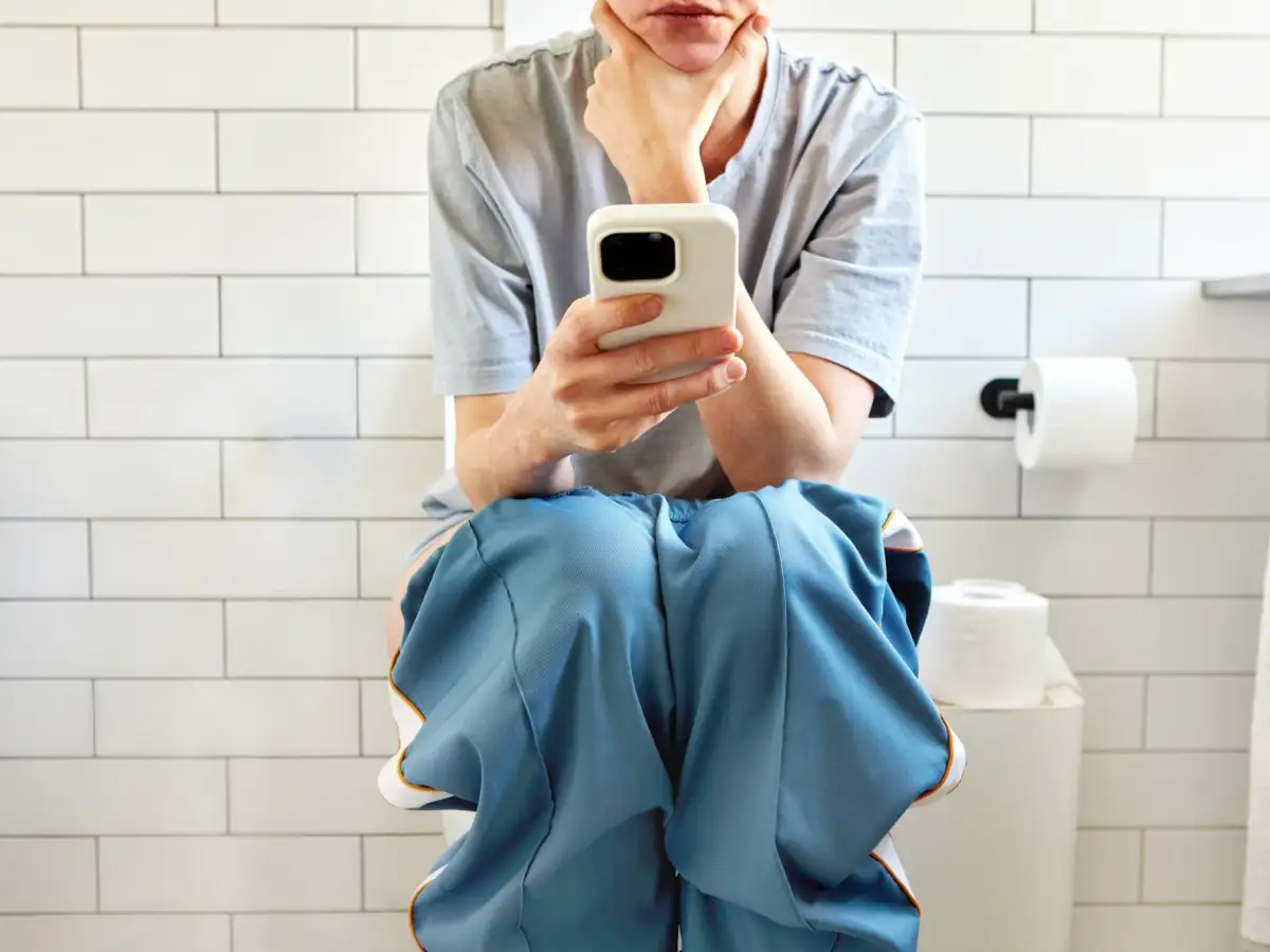 Phone in the Bathroom Is a Silent Health Killer: Know the Hidden Dangers