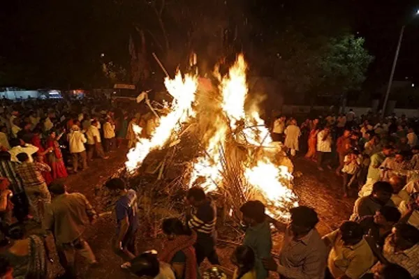 8 Inauspicious Days Before Holi: What to Know