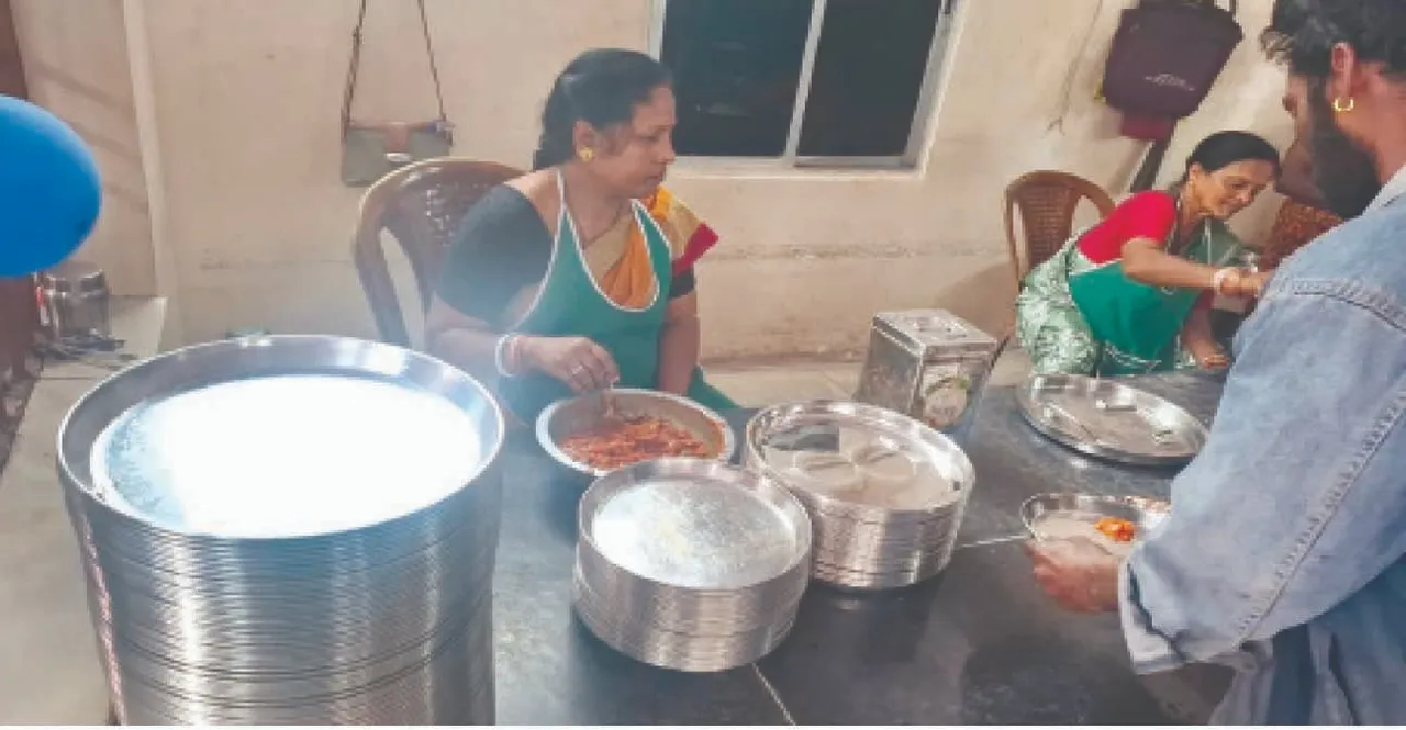 10 Rupees Aahara Scam In Rourkela : Poor Man Beaten At Food Centre