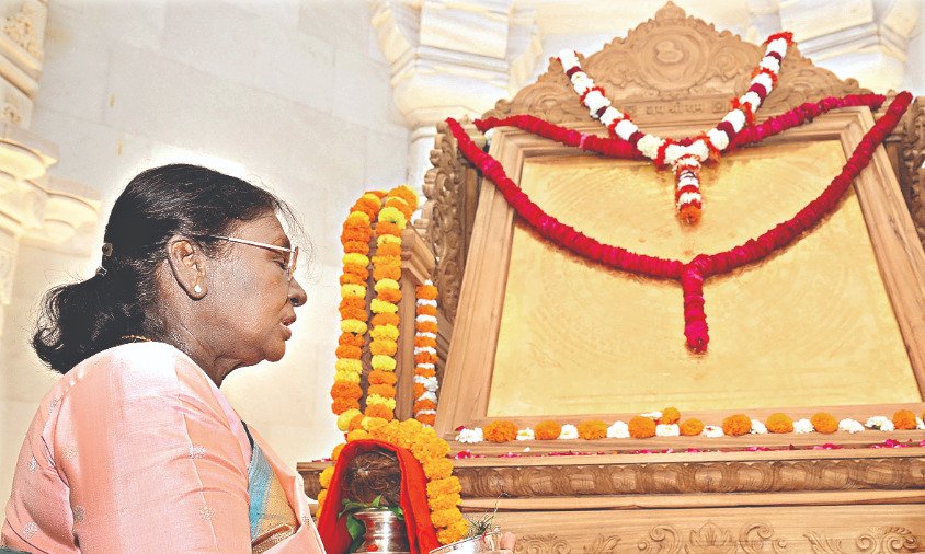 Droupadi Murmu Installs Shri Ram Yantra at Shri Ram Temple
