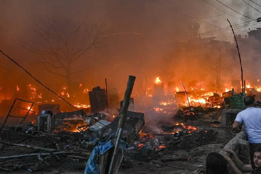 Massive Fire in Lucknow Leaves 250 Huts Destroyed