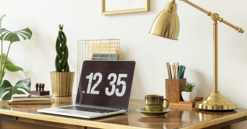 Best and Worst Items for Your Work Table According to Vastu