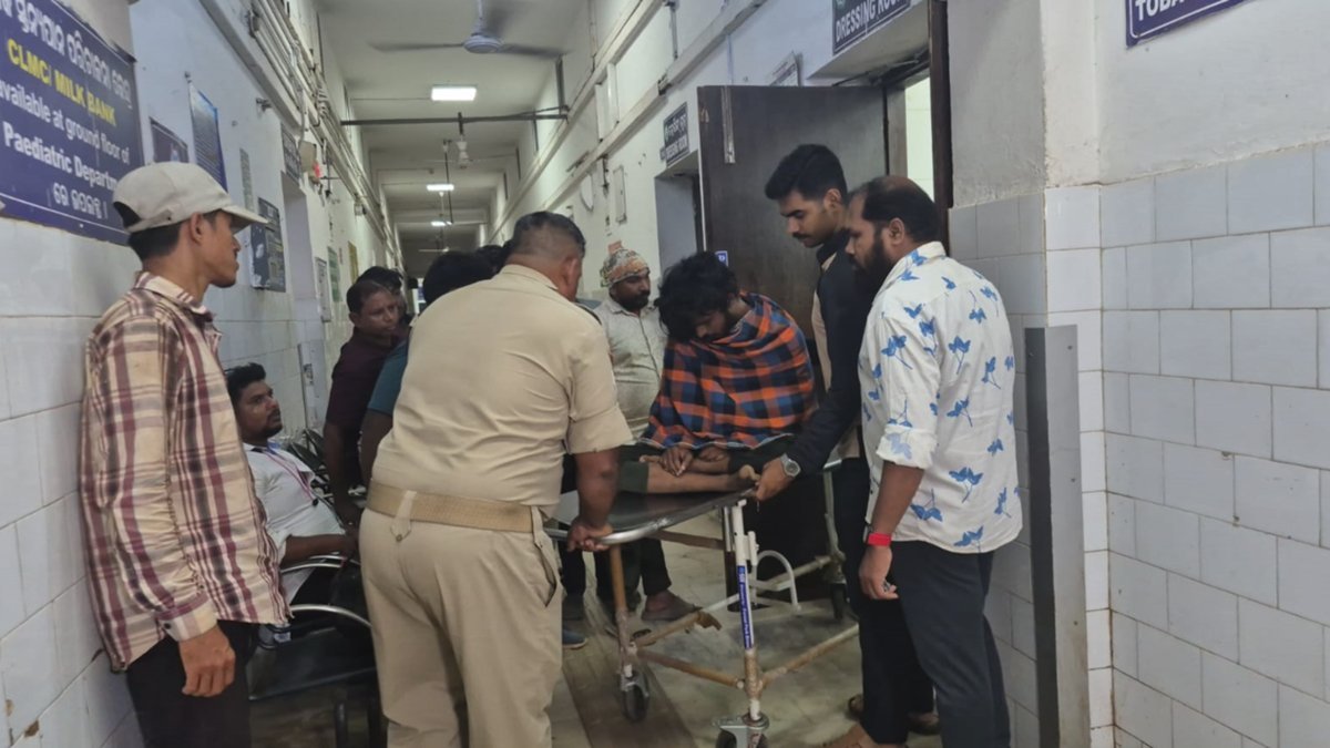 Delivery boy attacked with a sharp weapon