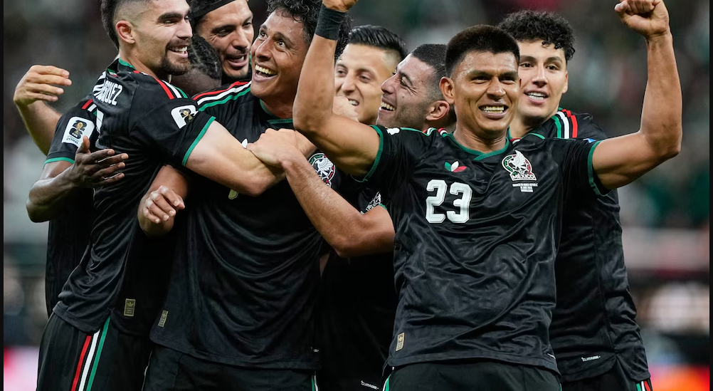 Mexico beat Equador 2-0, ends 40 year knockout drought
