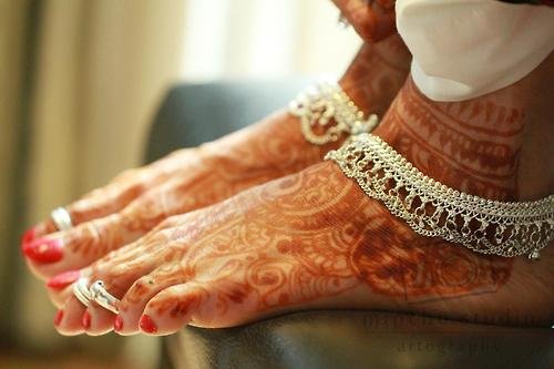 Silver toe ring helps to regulate blood circulation